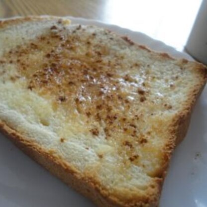 今日はHBで焼いた米粉のブレンドパンで作ってみましたよー。
もっちりパンにも合いますね。^^
はちみつ→シナモンの順番は意外に少なかったですよー。おいしいのにね